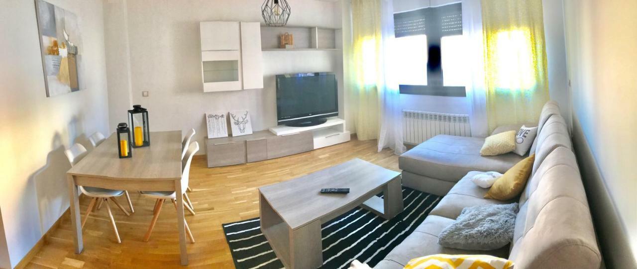 Alojamiento La Rosaleda Ponferrada Extérieur photo